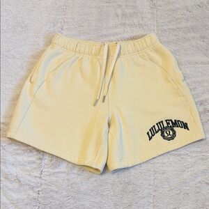Lululemon Scuba Mid-Rise Oversized Short 7" *Graphic